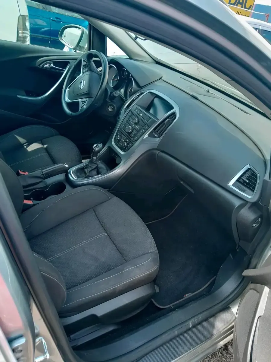 Używany Opel Astra 2014 Szary Kombi