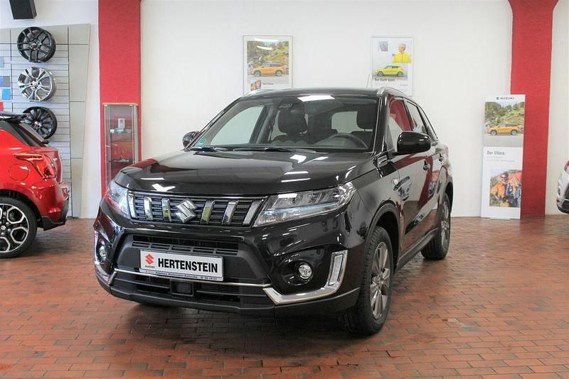 Gebraucht Suzuki Vitara 102 PS (75 kW) 2023 Schwarz SUV