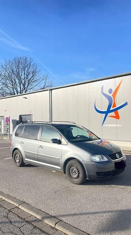Grau Gebraucht 2004 VW Touran Van / Kleinbus | 999 € (Superpreis) - Bild 1/4