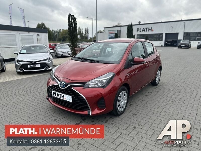 Rot Gebraucht 2015 Toyota Yaris Hybrid Comfort Kleinwagen | 12.990 € (Etwas zu teuer) - Bild 1/4