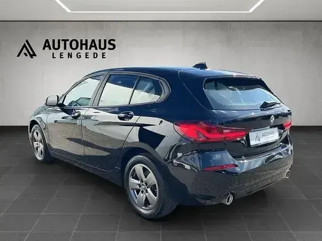 Gebraucht BMW 118 Sport Line 150 PS (110 kW) 2022 Schwarz Kleinwagen