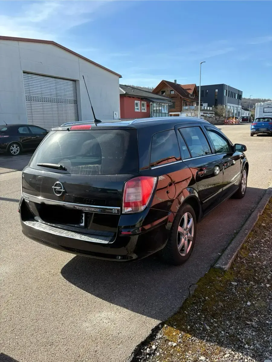 Używany Opel Astra 115 KM (84 kW) 2007 Czarny Kombi
