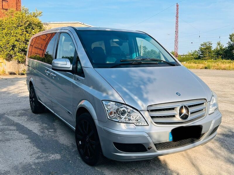 Silber Gebraucht 2011 Mercedes Viano Van / Kleinbus | 12.500 € (Fairer Preis) - Bild 1/4