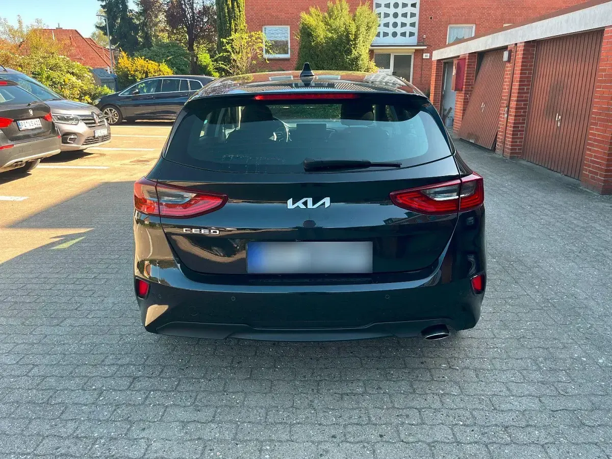 Gebraucht Kia Ceed 160 PS (117 kW) 2022 Schwarz Kleinwagen
