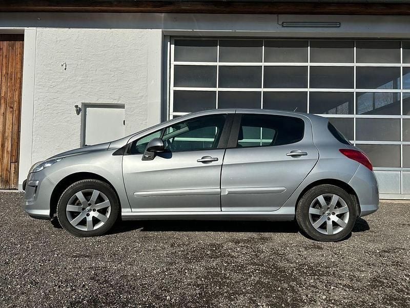 Gebraucht Peugeot 308 Access 120 PS (88 kW) 2010 Silber Limousine