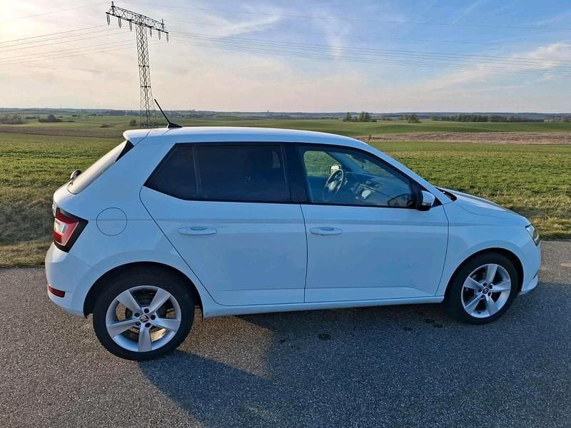 Gebraucht Skoda Fabia 60 PS (44 kW) 2019 Weiß Kleinwagen