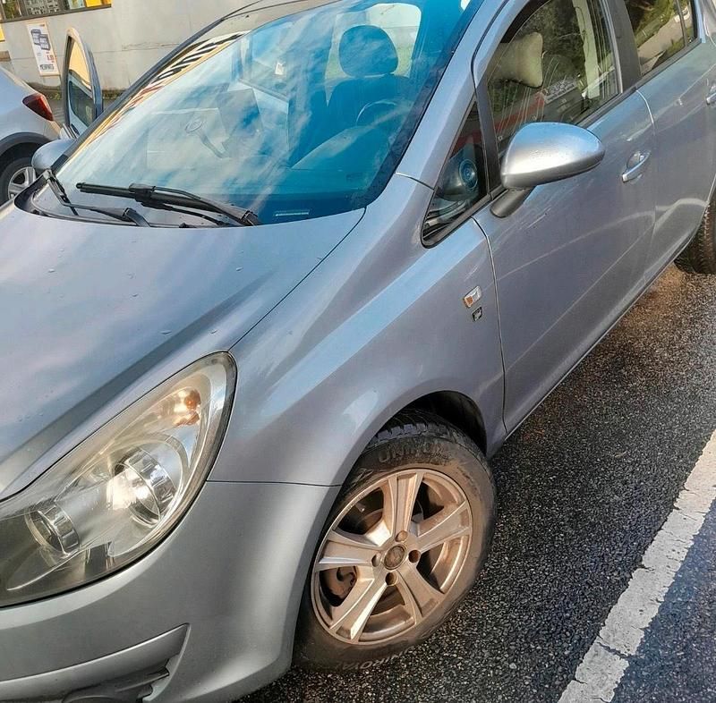 Gebraucht Opel Corsa 86 PS (63 kW) 2010 Silber Kleinwagen