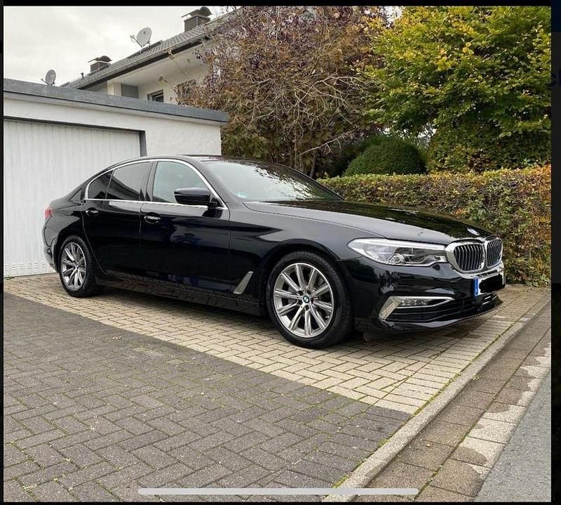 Schwarz Gebraucht 2018 BMW 520 Luxury Line Limousine | 21.800 € (Fairer Preis) - Bild 1/4