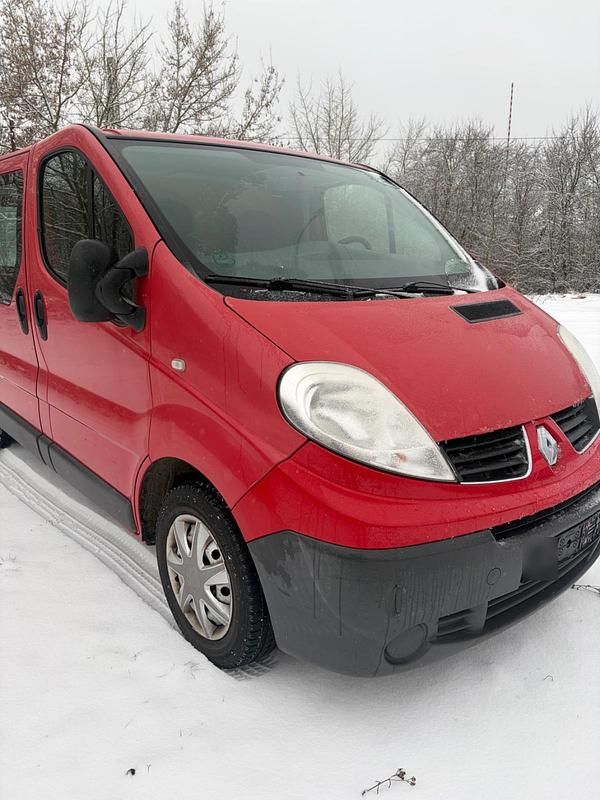 Gebraucht Renault Trafic 90 PS (66 kW) 2010 Rot Van / Kleinbus