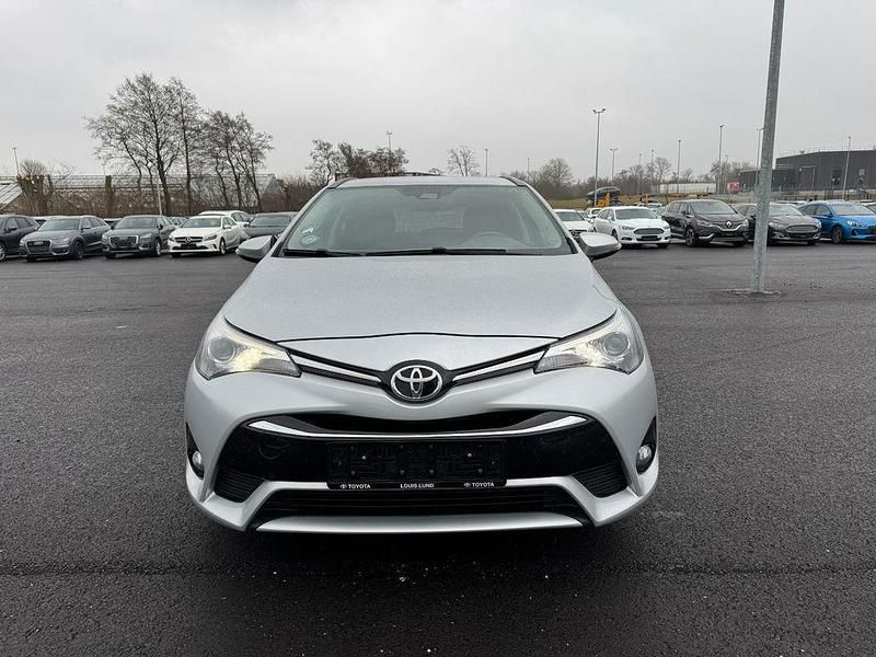 Gebraucht Toyota Avensis 147 PS (108 kW) 2017 Grau Kombi