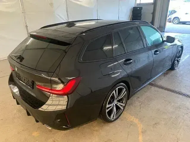 Gebraucht BMW 320 M Sport 190 PS (139 kW) 2024 Black sapphire metallic Kombi