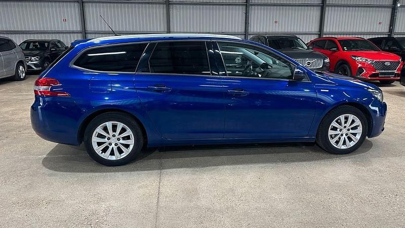 Gebraucht Peugeot 308 SW Style 110 PS (80 kW) 2019 Blau Kombi