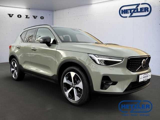 Gebraucht Volvo XC40 Plus 197 PS (144 kW) 2024 Sage green / metallic SUV