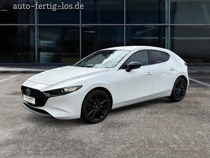 Weiß Gebraucht 2022 Mazda 3 Homura-Line Limousine | 18.990 € (Fairer Preis) - Bild 1/4