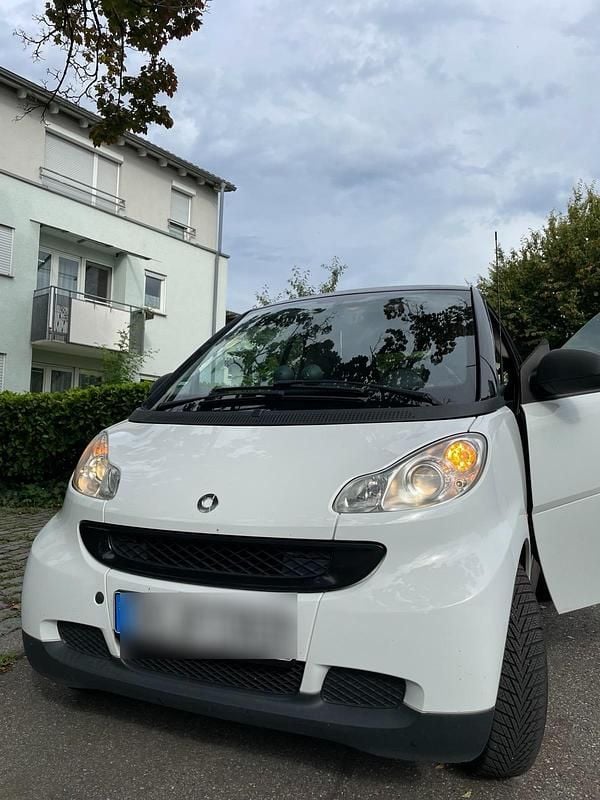 Weiß Gebraucht 2011 Smart ForTwo Coupé Coupé | 4.199 € (Etwas zu teuer) - Bild 1/4