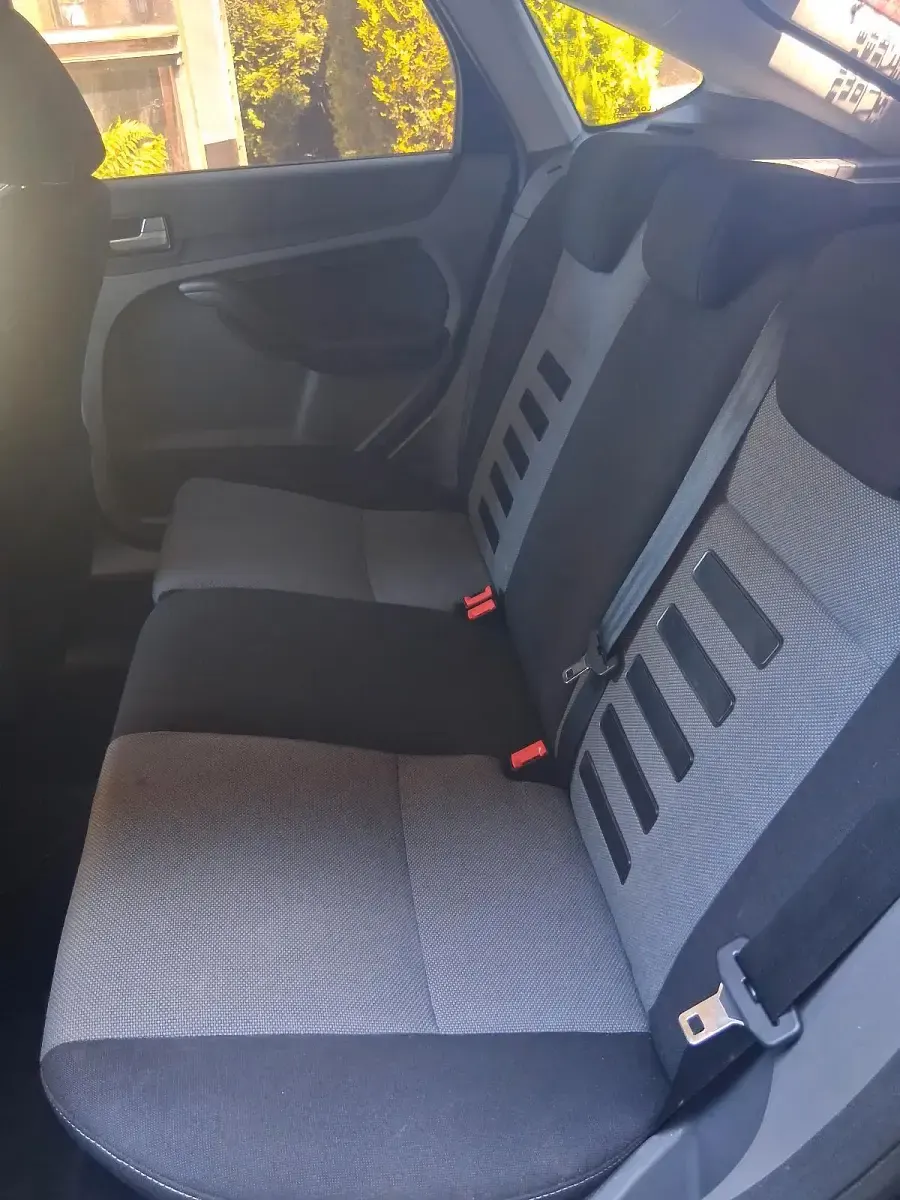 Gebraucht Ford Focus 101 PS (74 kW) 2010 Schwarz Limousine