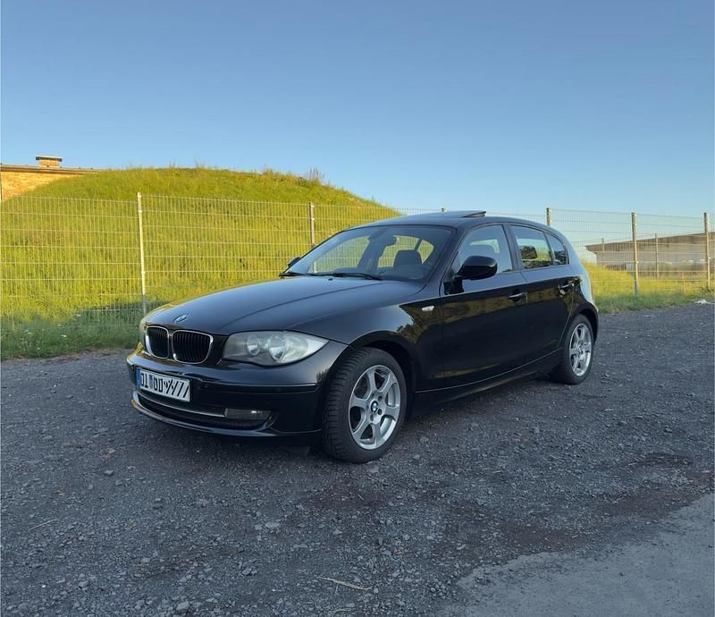 Schwarz Gebraucht 2011 BMW 118 Coupé Coupé | 3.250 € (Guter Preis) - Bild 1/4