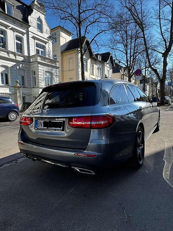 Gebraucht Mercedes E300 AMG line 194 PS (142 kW) 2019 Grau Kombi