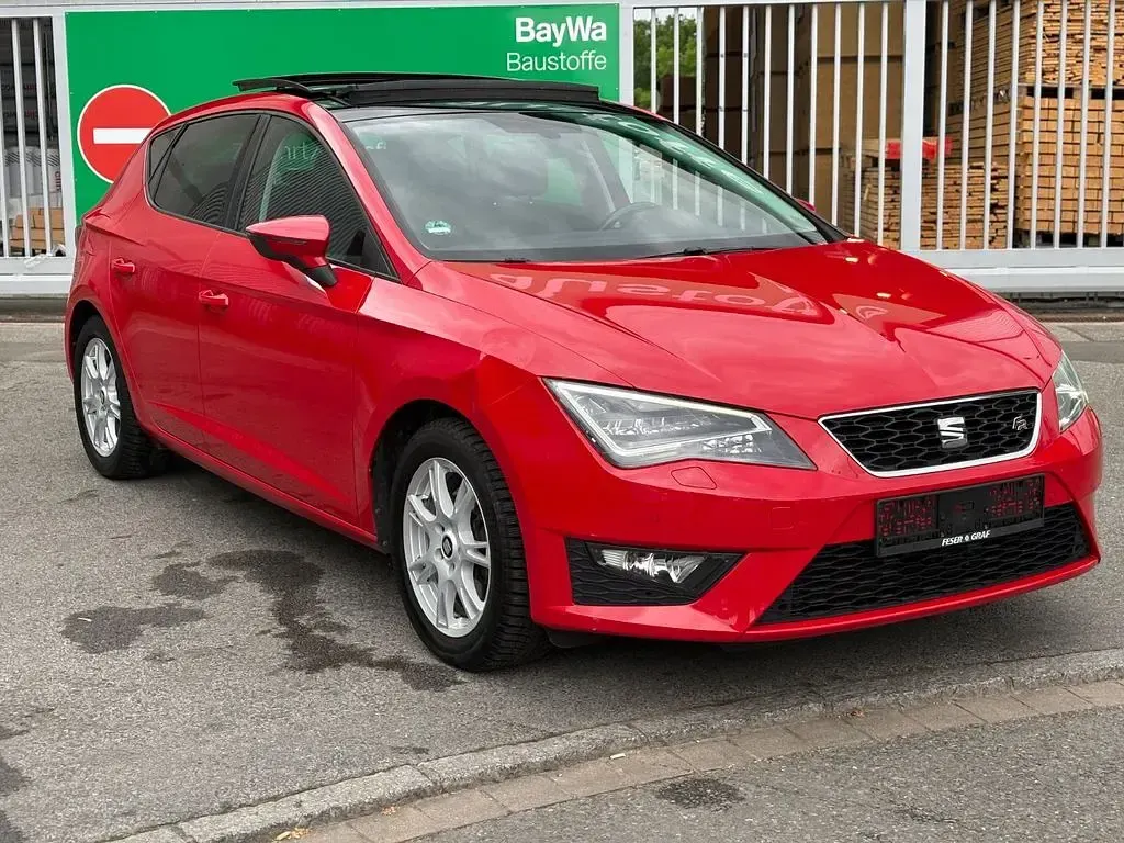 Używany Seat Leon FR 150 KM (110 kW) 2016 Czerwony Sedan/Limuzyna