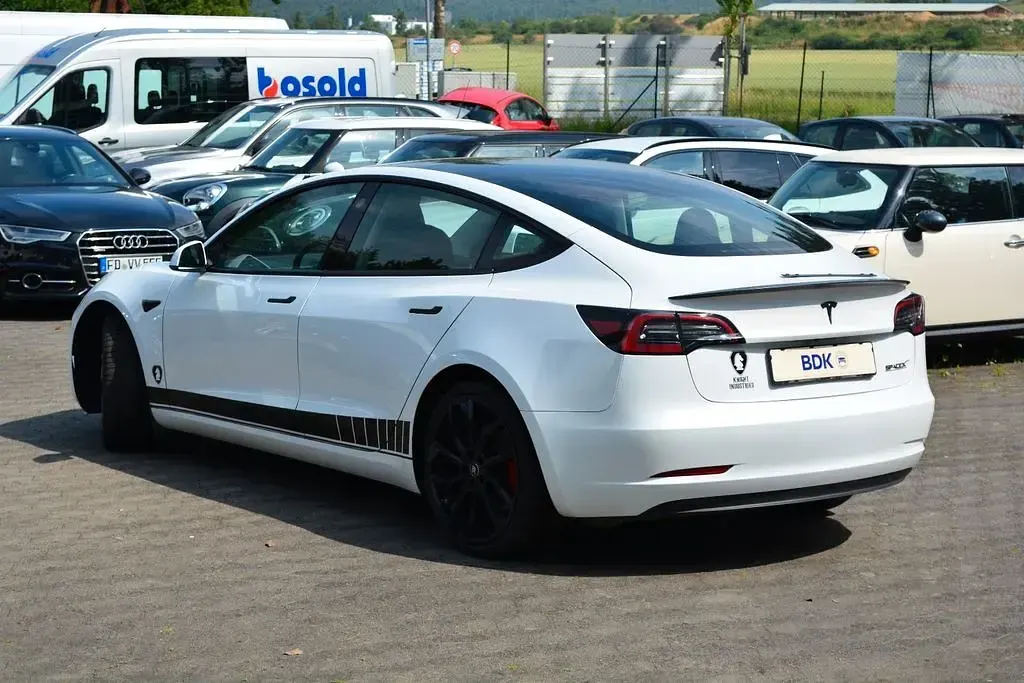 Gebraucht Tesla Model 3 324 kW (441 PS) 2022 Weiß Limousine