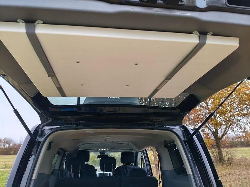 Schwarz Gebraucht 2017 Nissan Evalia Tekna Van / Kleinbus | 12.990 € (Guter Preis) - Bild 1/4