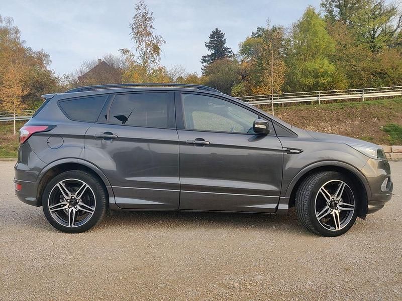 Gebraucht Ford Kuga ST-Line 150 PS (110 kW) 2018 Grau SUV