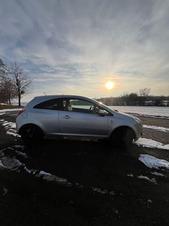 Gebraucht Opel Corsa Edition 87 PS (63 kW) 2010 Silber Kleinwagen