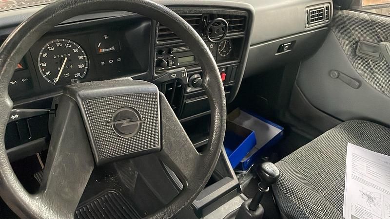 Gebraucht Opel Ascona 84 PS (61 kW) 1988 Schwarz Limousine