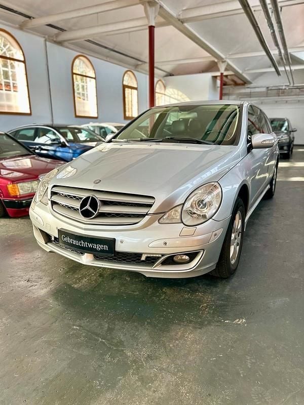 Silber Gebraucht 2007 Mercedes R320 Van / Kleinbus | 5.990 € - Bild 1/4