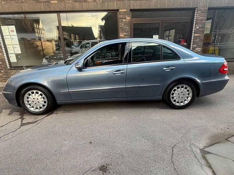 Second-hand Mercedes E270 177 CP (130 kW) 2002 Albastru Berlinǎ