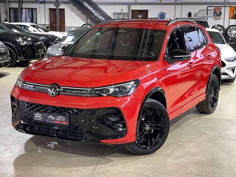 Gebraucht VW Tiguan R-line 193 PS (141 kW) 2024 Persimmon red metallic SUV