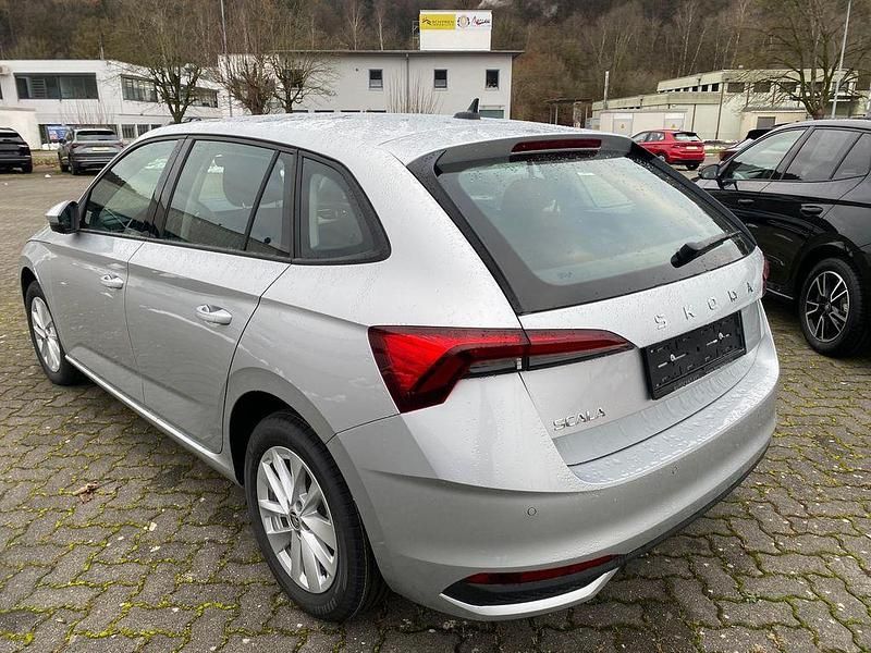 Gebraucht Skoda Scala Selection 116 PS (85 kW) 2024 Brilliantsilber metallic Kleinwagen