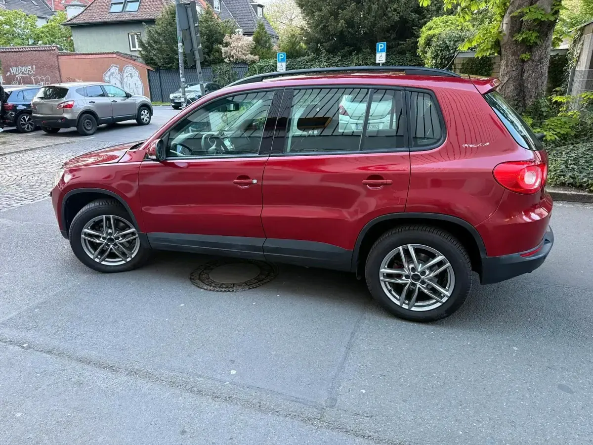 Używany VW Tiguan 140 KM (102 kW) 2011 Czerwony SUV