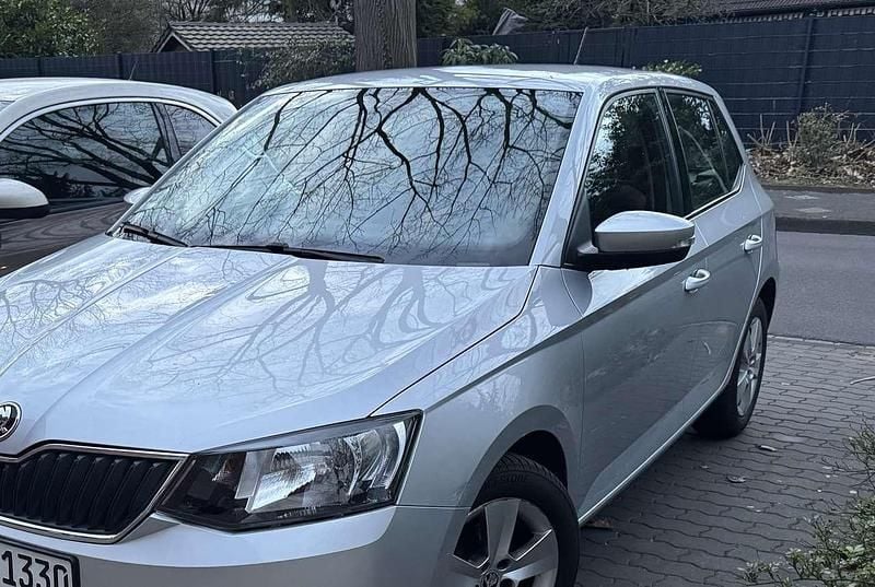 Grau Gebraucht 2017 Skoda Fabia Ambition Kleinwagen | 7.500 € (Superpreis) - Bild 1/4