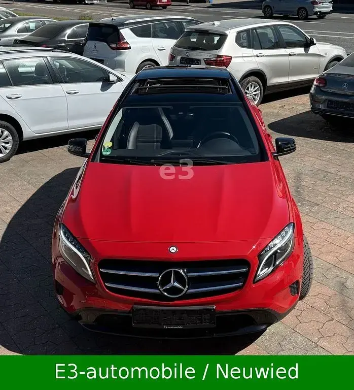 Gebraucht Mercedes GLA220 177 PS (130 kW) 2016 Jupiterrot uni (metallic) SUV