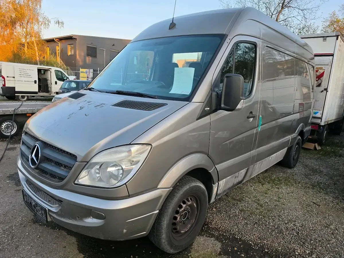 Second-hand Mercedes Sprinter 150 CP (110 kW) 2007 Roșu Van