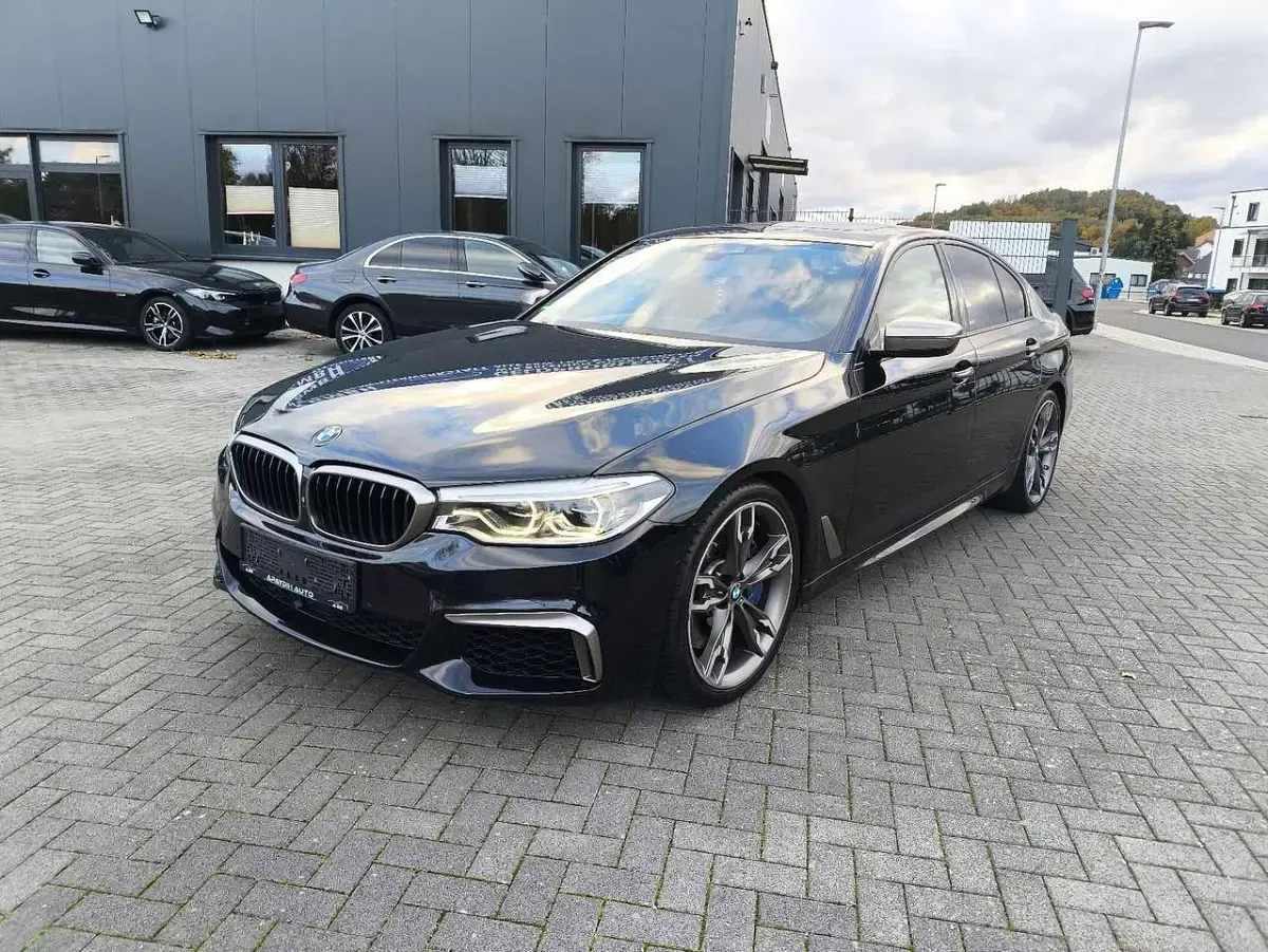 Gebraucht BMW 550 462 PS (339 kW) 2018 Saphirschwarz Limousine