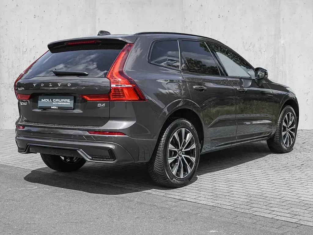 Gebraucht Volvo XC60 Plus 197 PS (144 kW) 2024 Platinum grey / metallic SUV