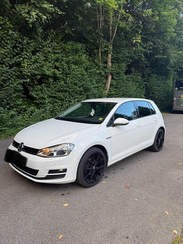 Weiß Gebraucht 2015 VW Golf VII Cup Kleinwagen | 11.500 € (Fairer Preis) - Bild 1/4
