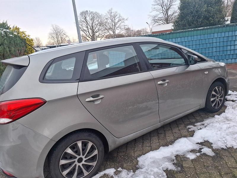 Gebraucht Kia Carens 135 PS (99 kW) 2013 Grau Van / Kleinbus