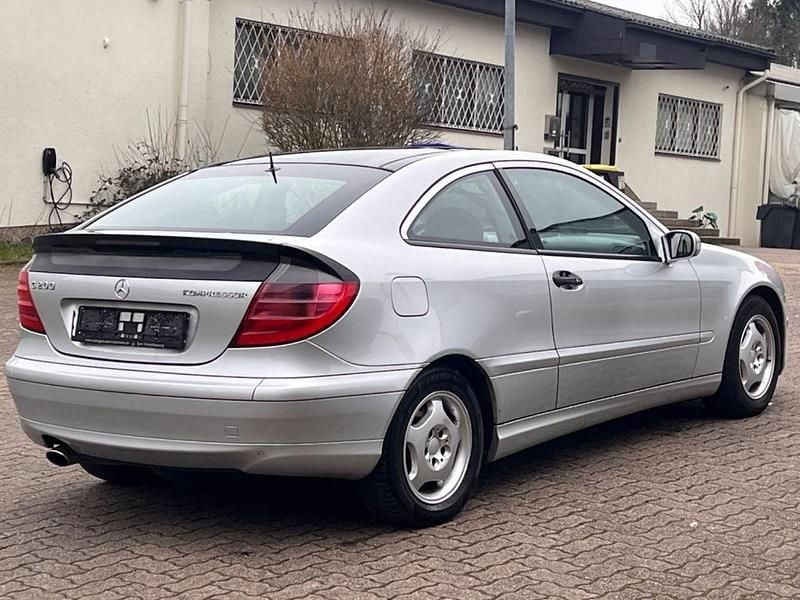 Gebraucht Mercedes C200 163 PS (119 kW) 2003 Silber Coupé