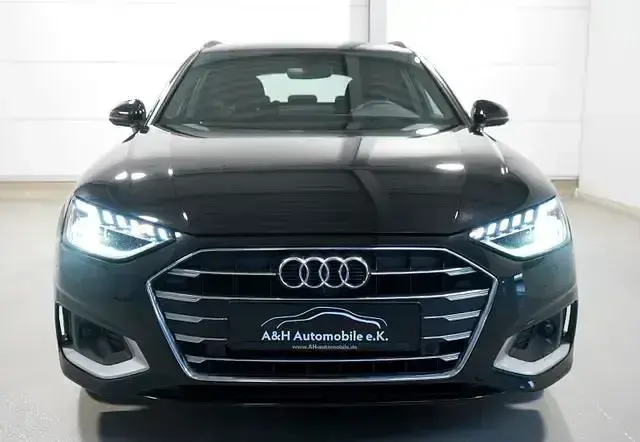 Gebraucht Audi A4 Advanced Plus 163 PS (119 kW) 2023 Mythosschwarz (metallic) Kombi