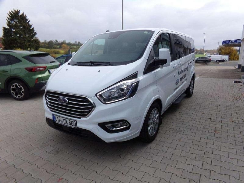 Frostweiß Gebraucht 2023 Ford Tourneo Custom Titanium Van / Kleinbus | 39.300 € (Guter Preis) - Bild 1/4