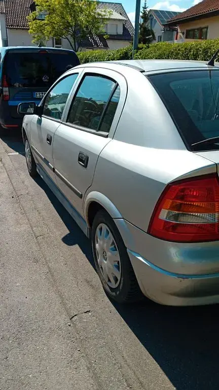 Gebraucht Opel Astra 101 PS (74 kW) 1998 Silber Limousine