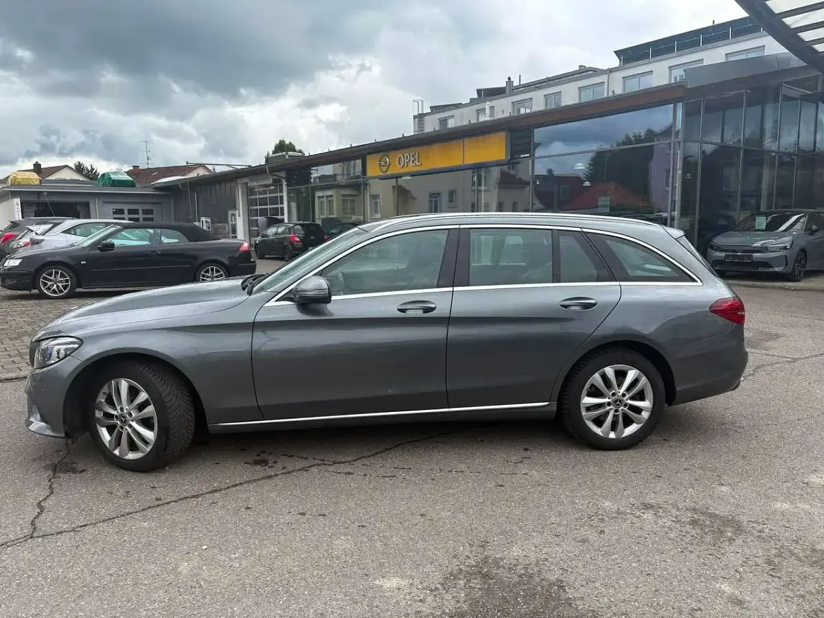 Gebraucht Mercedes C200 Avantgarde 184 PS (135 kW) 2019 Selenitgrau  metalliclack Kombi
