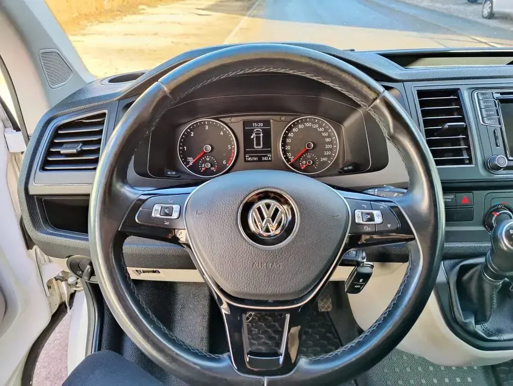 Second-hand VW Transporter 150 CP (110 kW) 2018 Alb Van