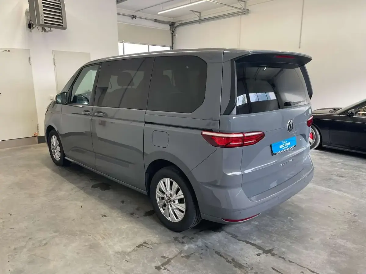 Gebraucht VW Multivan Life 218 PS (160 kW) 2022 Pure grey Van / Kleinbus