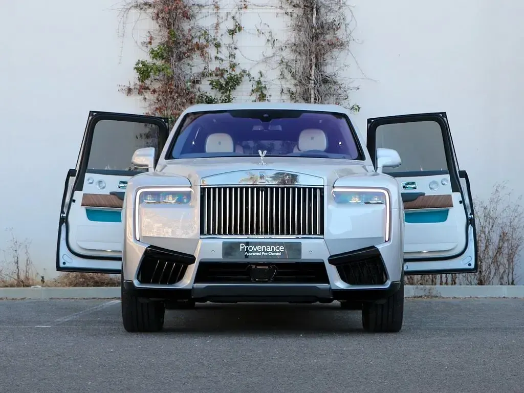 Neu Rolls Royce Cullinan 600 PS (441 kW) 2026 Silber SUV