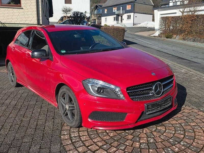 Gebraucht Mercedes A180 AMG line 122 PS (89 kW) 2014 Rot Limousine