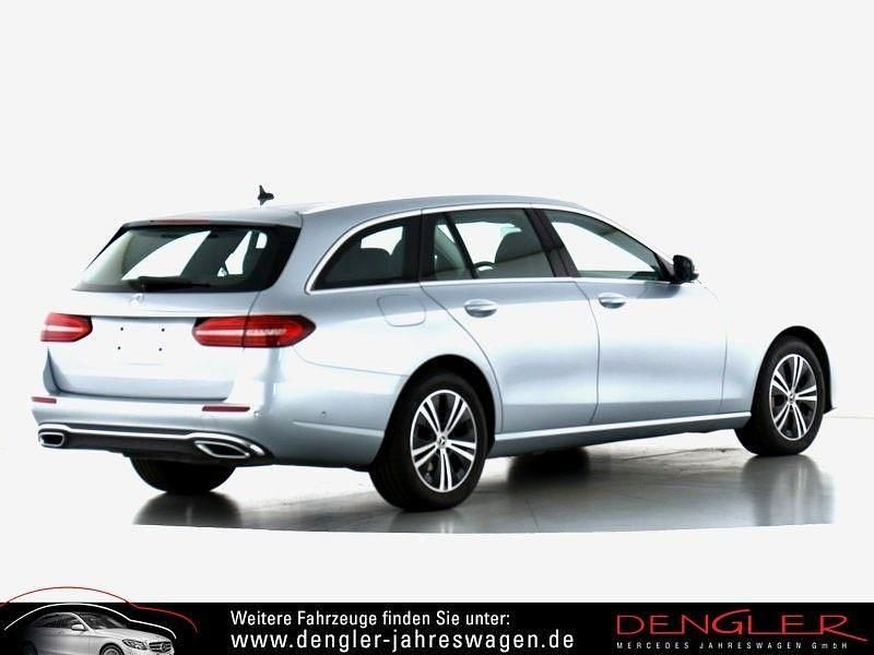 Gebraucht Mercedes E220 Avantgarde 194 PS (142 kW) 2022 Silber Limousine